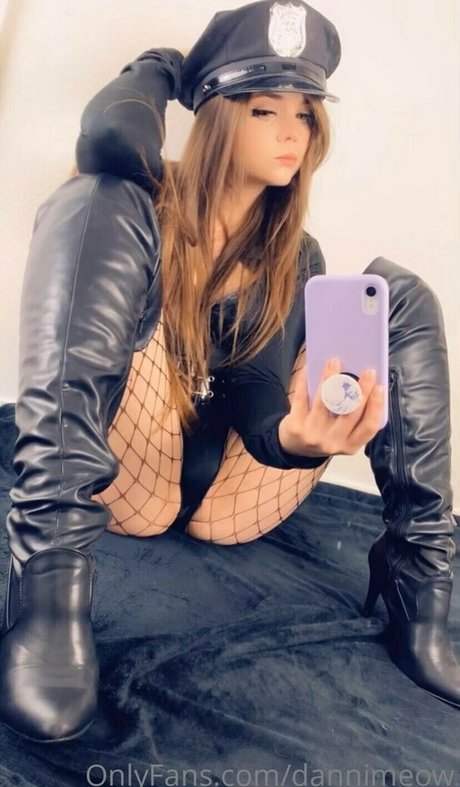 Danni Meow star du porno chaude image