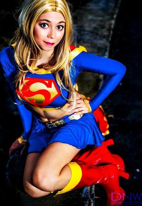 Uncanny Megan modelo desnuda archivo