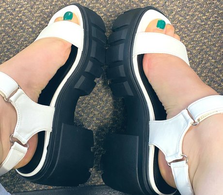 Uncanny Megan star pornographique archive