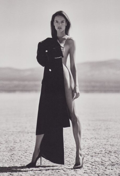 Alessandra Ambrosio estrella libre galería