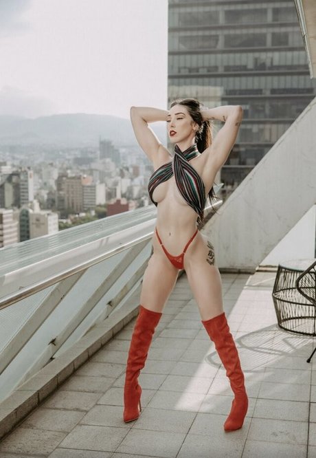 Danik Michell actrice sexy images