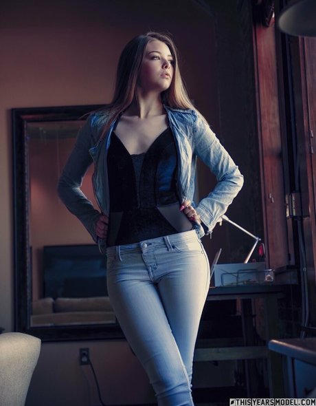 Lana Lea star du porno en haute qualité galerie