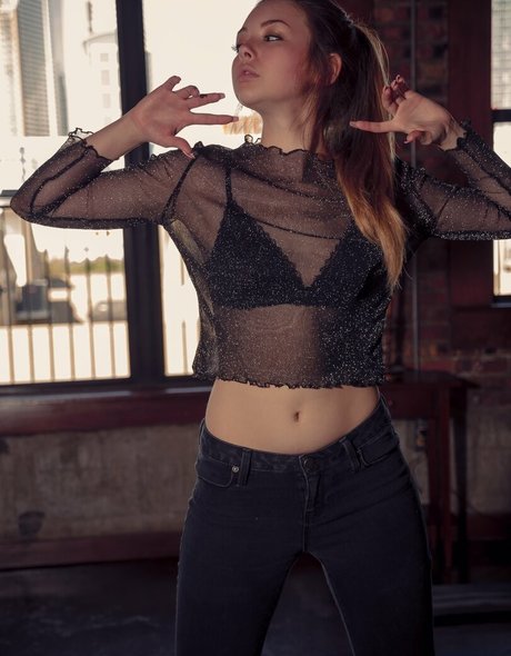 Lana Lea joli modèle des photos