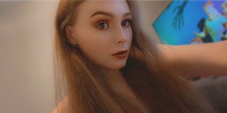 Shy Trans jolie star du porno image