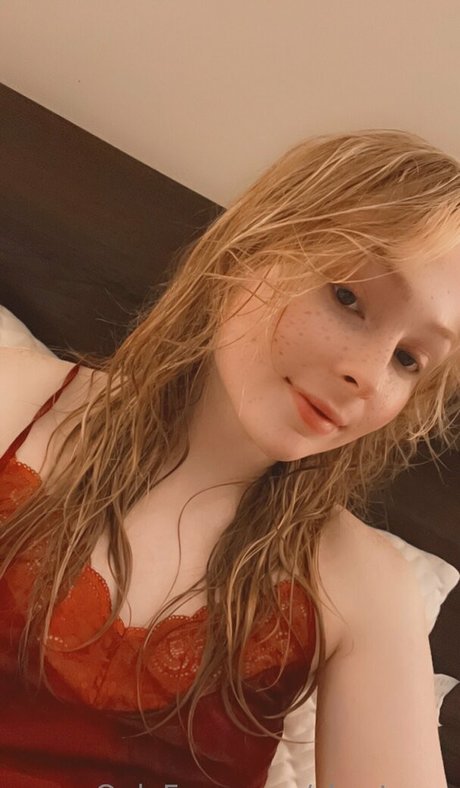 Shy Trans estrella porno de alta calidad imagen