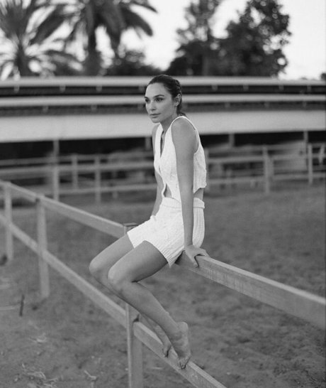 gal gadot modèle xxx collection