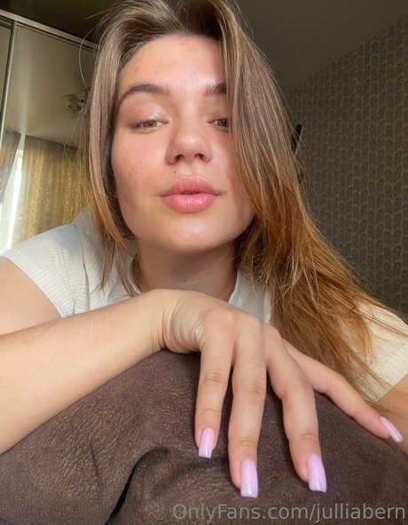 julliabern actrice de nus photo