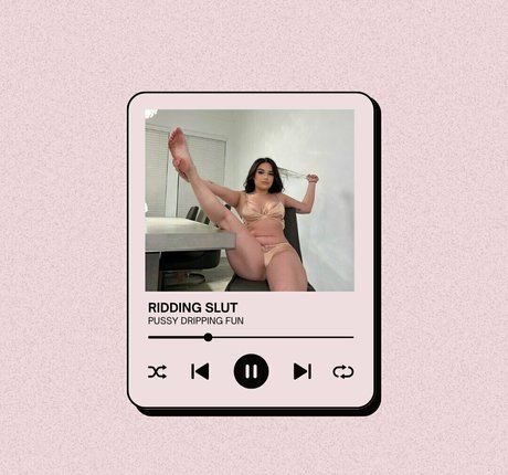 justine2juicy modelo desnudos galería