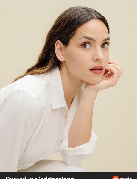 Adria Arjona sexe de star du porno galerie