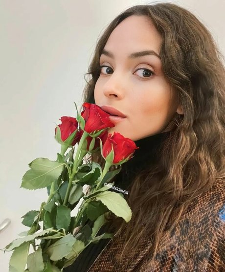 Adria Arjona meilleure star du porno galerie