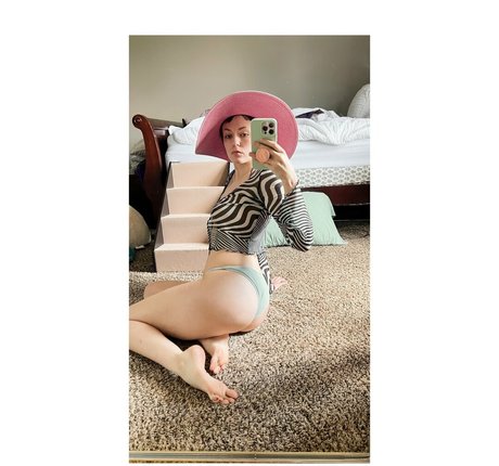 Girl On Cinema modèle gratuit galeries