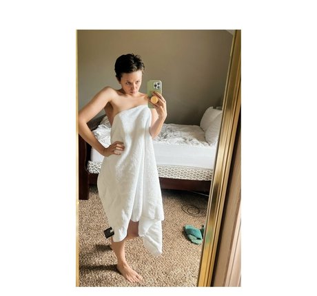 Girl On Cinema Miniatura