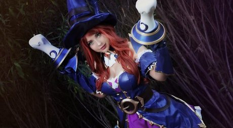 Shermie Cosplay haut de star du porno des photos