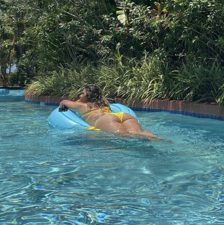 JustYeliz art de star du porno images