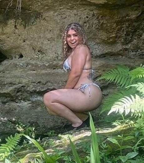 JustYeliz modelo bonita fotos