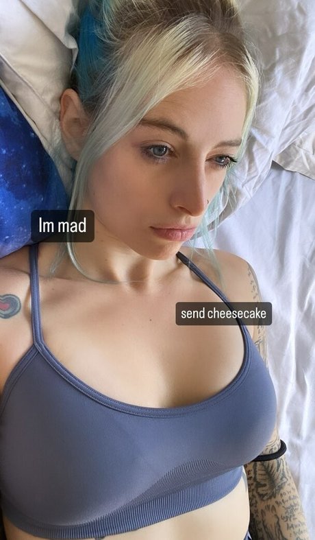 Giulia Henne star du porno de haute qualité collection