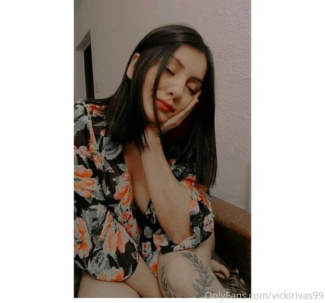 vickirivas99 modelo hermosa imagen