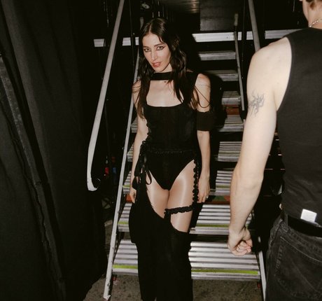 Caroline Polachek xxx estrella porno fotos