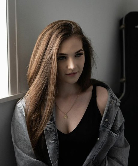 Caitlin Scott pornstar nude image