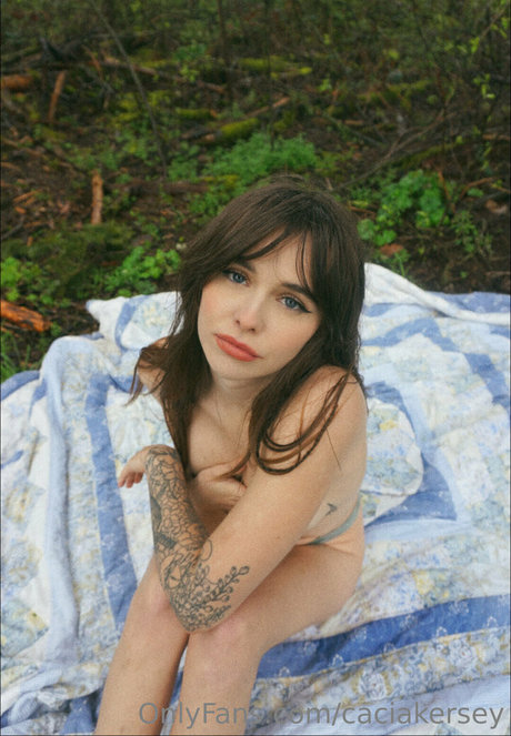 Acacia Kersey modelo desnudo galería