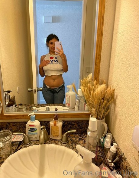 em1lina modelo sexual foto