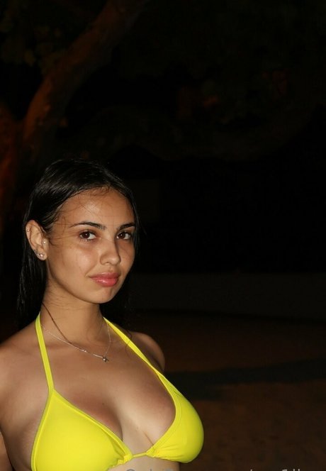 em1lina modelo agradable foto