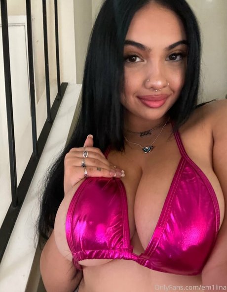 em1lina modelo de alta definición imagen