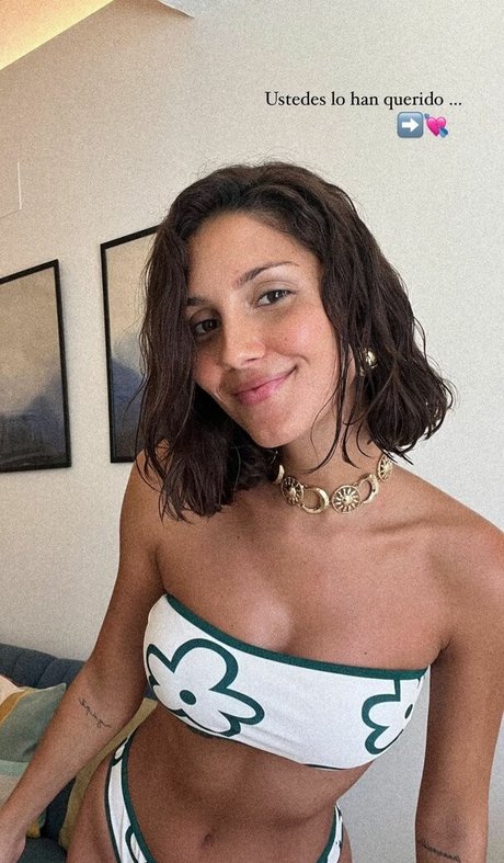 Tania Medina modelo superior foto