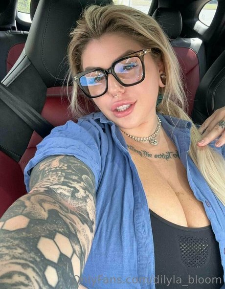 Dilyla Bloom modelo pornografico fotos