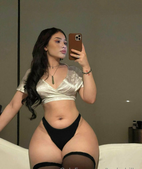 taylerhillss actriz libre fotos