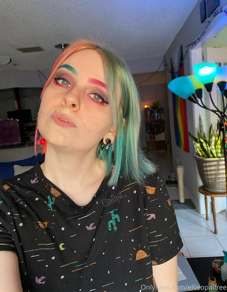 ellieopalfree estrella del arte foto