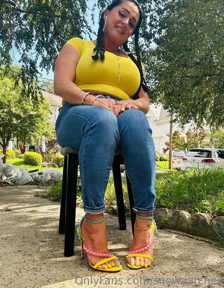 snowyarches estrella xxx imagen