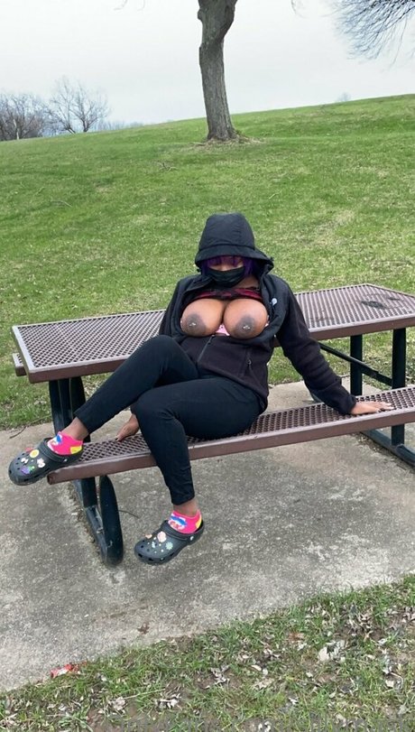 Sillymask naked actress img