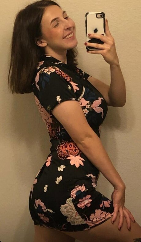 Megan Bitchell modèle exclusif photos