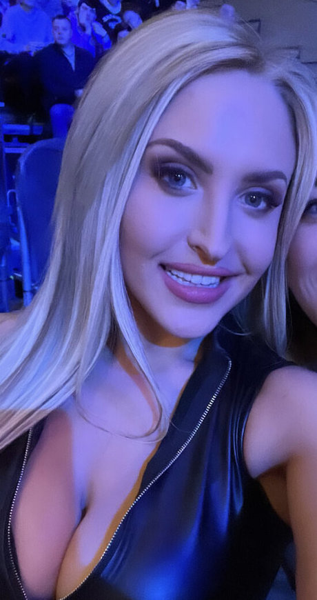 Emma Jones star du porno nue collection