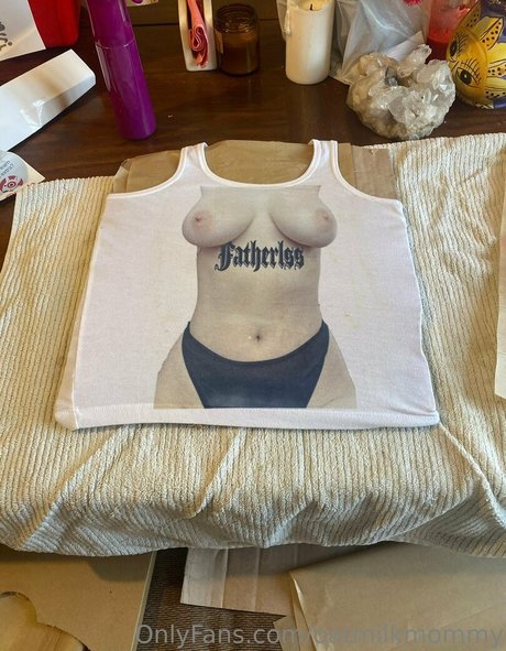 Oatmilkmommy desnudos estrella imágenes