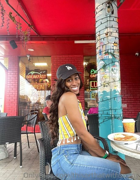 thisorthatwithsunny estrella erótica foto