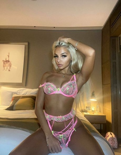 tinkerbell230 actriz de desnudos foto