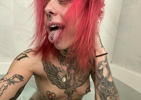 Luna Extreme estrella desnuda archivo