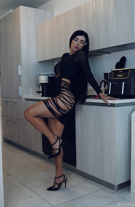 Ariana James actrice nue photos