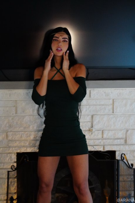 Ariana James modelo atractivo foto