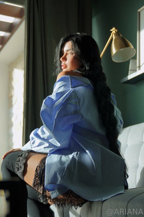 Ariana James beau modèle photos
