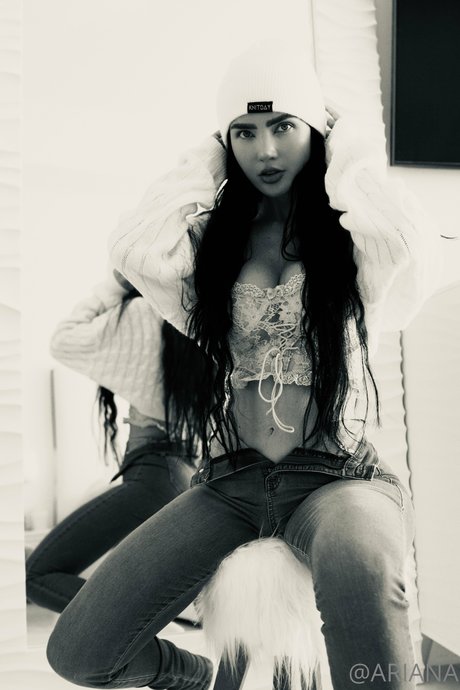 Ariana James modelo caliente recopilación