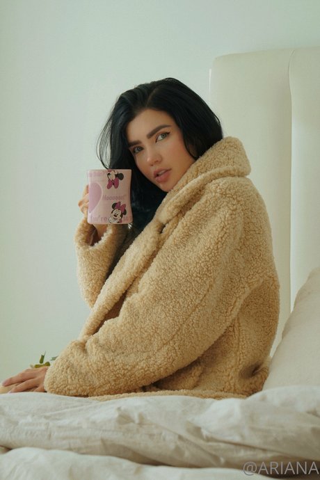 Ariana James estrella porno del sexo foto