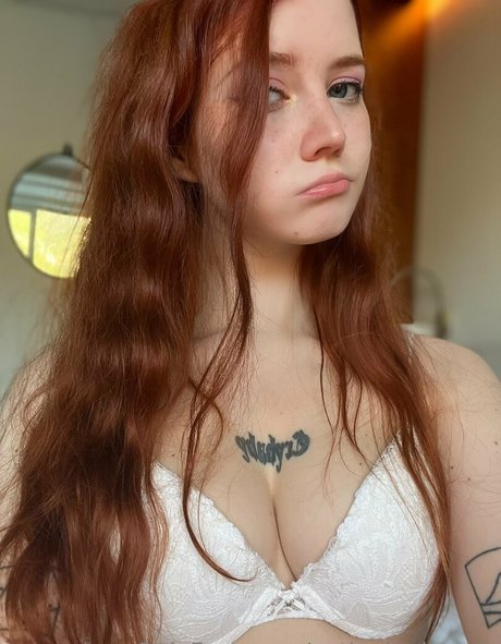 cutiepie Alice star du porno belle image