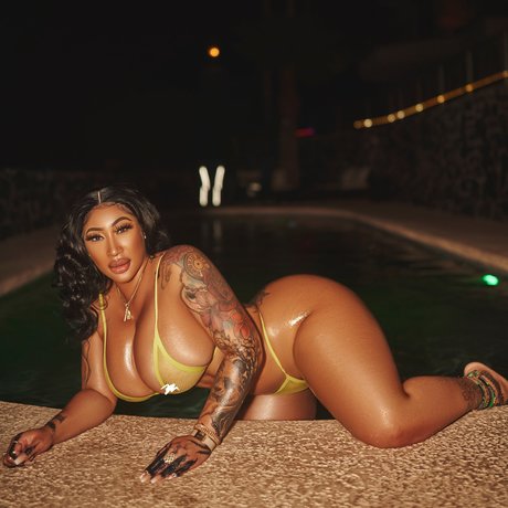 Tokyo Drift modèle pornographique galerie