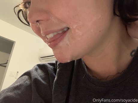 Soyacide model sexy img
