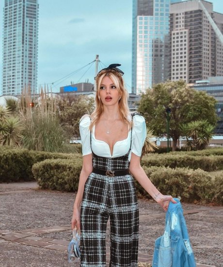 Yus Lopez modelo caliente galería