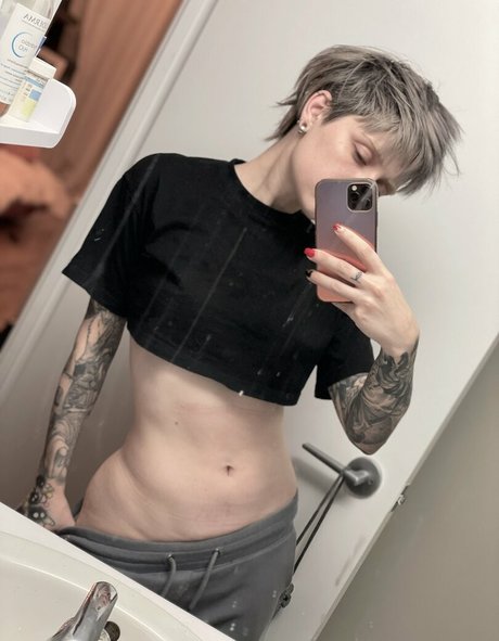 Poisonne modelo pornografico imágenes