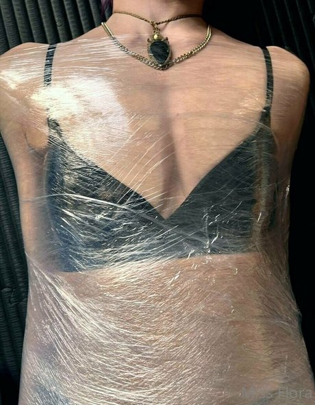 Miss Flora Femdom actrice parfaite galerie